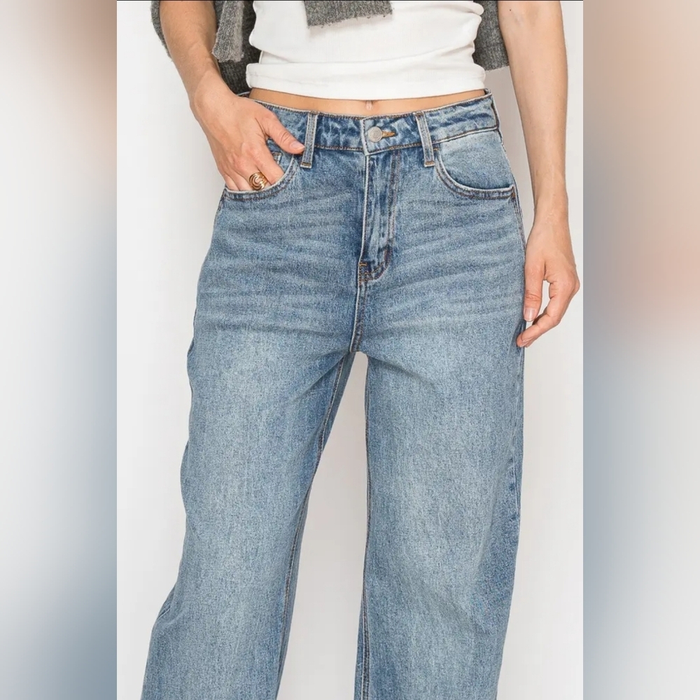 High-Rise Wide-Leg Women’s Jeans - Light Blue - Picture 5 of 6